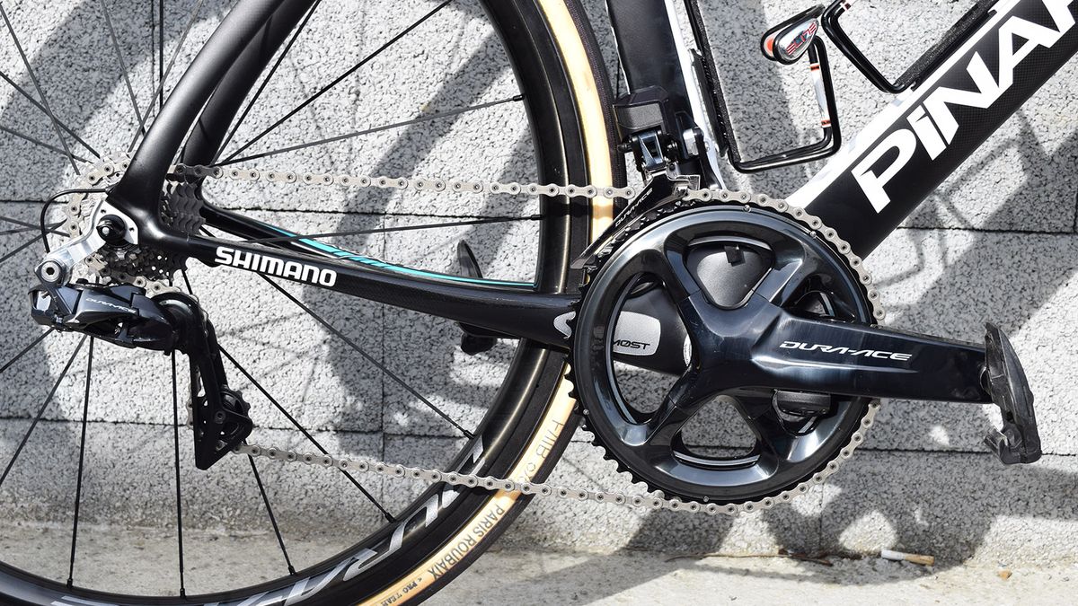Thomas' bike is equipped with a full Shimano Dura-Ace R9150 groupset