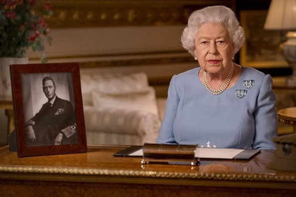 L'importance de la tenue du Queen's VE Day