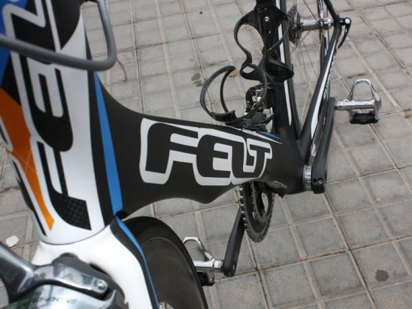 The deep-profile down tube features a shallow cutout to smooth airflow coming off of the front wheel.
