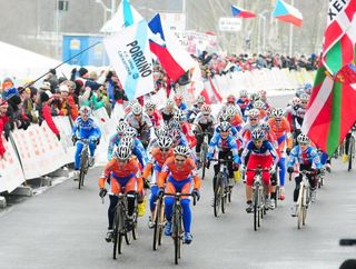 The Dutch women lead the field at the start
