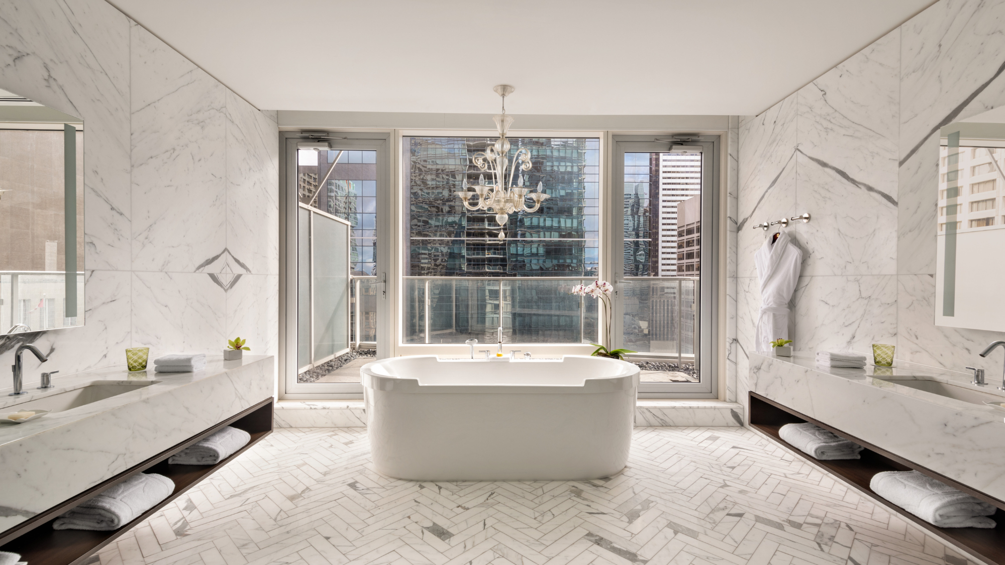Shangri-La Toronto marble bathroom en suite