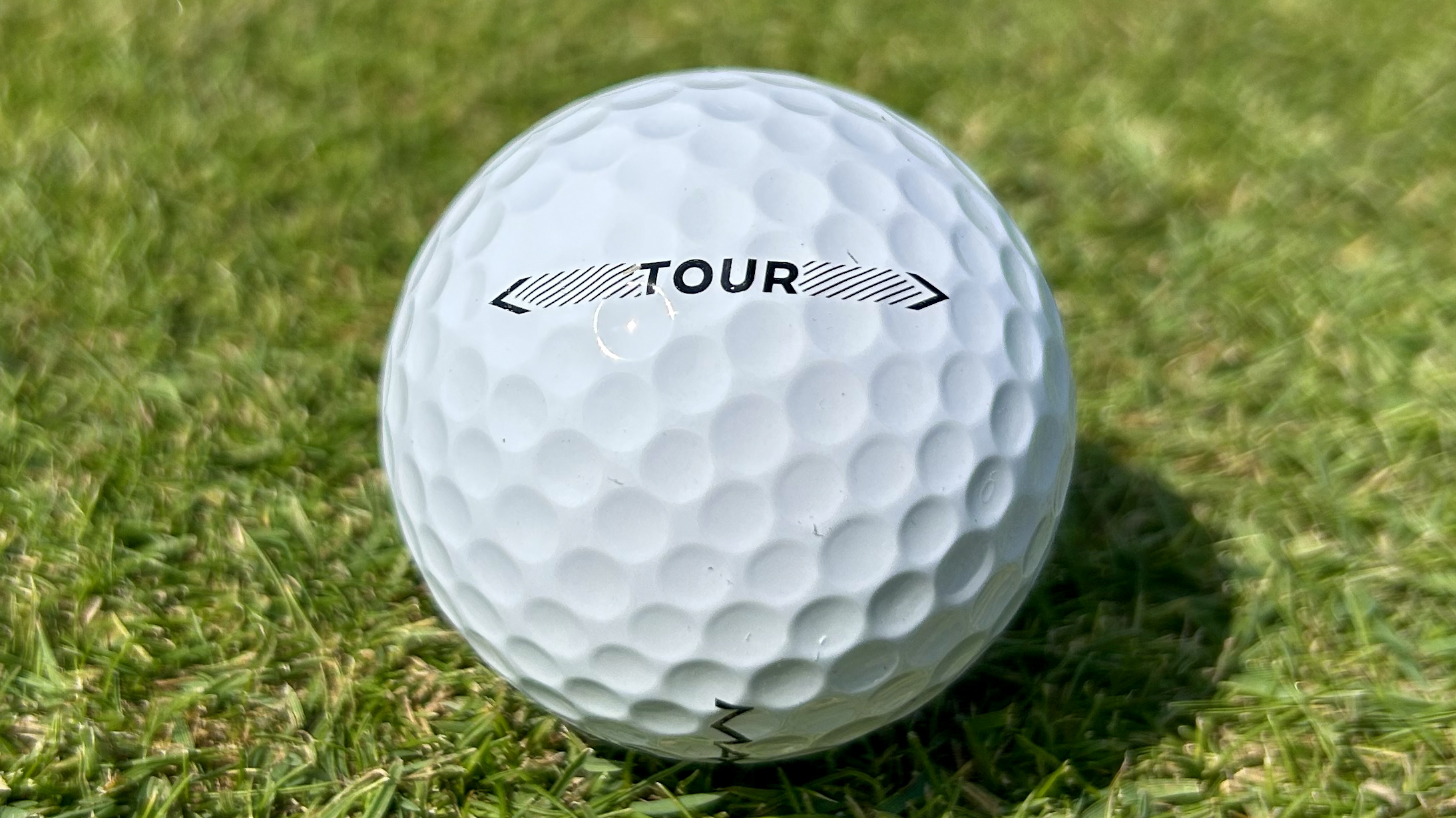 Photo of the Maxfli 2025 Tour Golf Ball