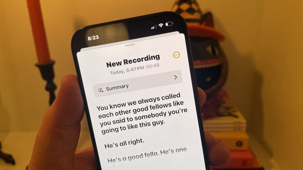 An iOS 18 Note with a recording and a summary button