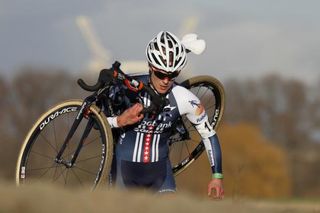 US champion Katie Compton (Rabobank-Giant Off-road Team) shoulders her bike.