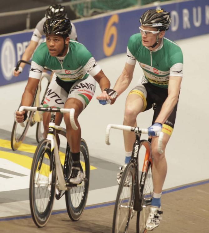 Nolan Hoffmann and his teammate Arno van der Zwet during Madison on day 5 of Rotterdam Six