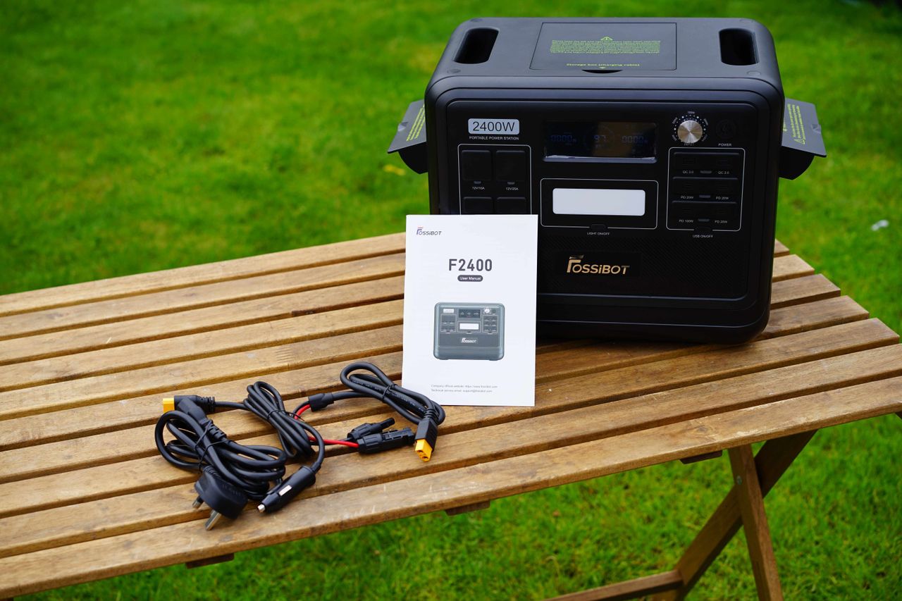 Fossibot F2400 during our review process