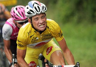 SAINTBRIEUC France Frenchman Thomas Voeckler rides under the rain during the seventh stage of the 91st Tour de France cycling race between Chateaubriant and SaintBrieuc 10 July 2004 AFP PHOTO JOEL SAGET Photo credit should read JOEL SAGETAFP via Getty Images