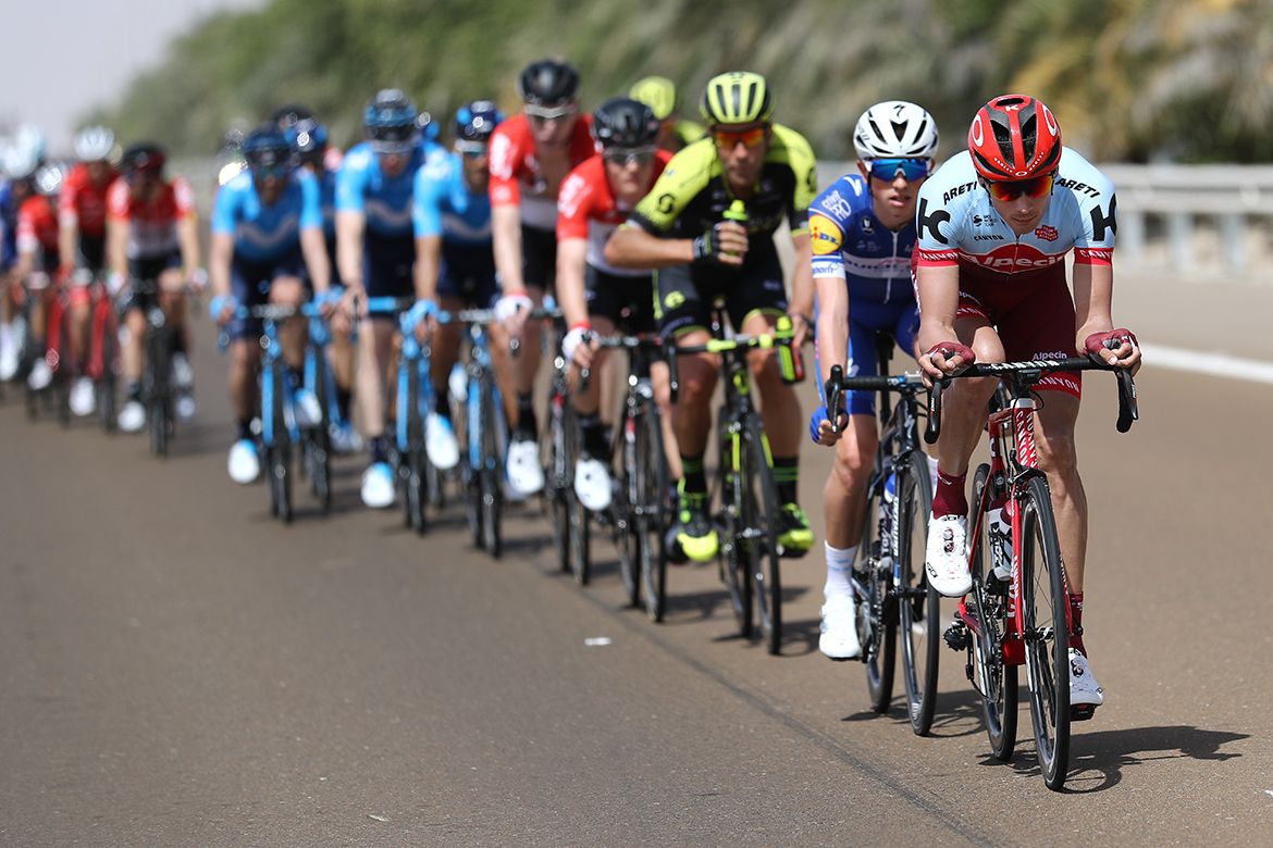 The chasing peloton