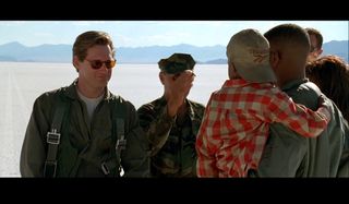Independence Day Bill Pullman and Will Smith meet in the desert