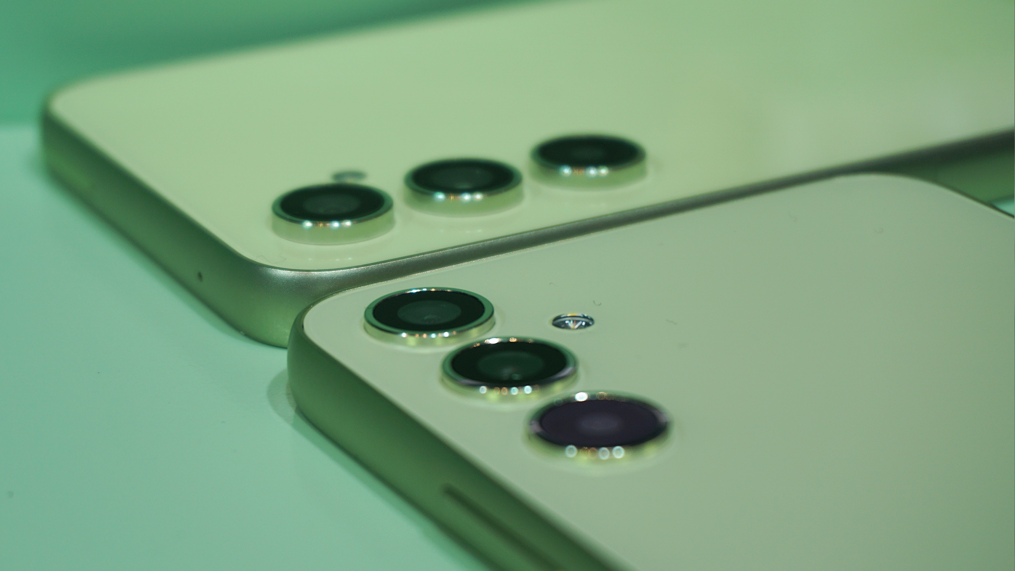Samsung Galaxy A54 hands-on A34 green camera closeup