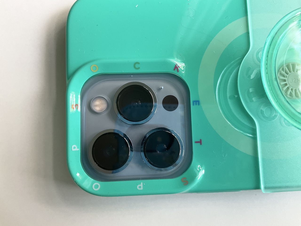 PopSocket Popcase For Magsafe Iphone 13 Pro Lifestyle Spearmint Closeup Camera