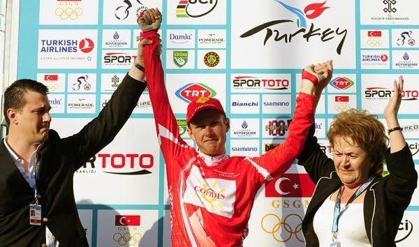 R&eacute;mi Pauriol was awarded the red jersey of best climber by the family of Rifat Caliskan, the famous Turkish cyclist from the 1970s who passed away five months ago.