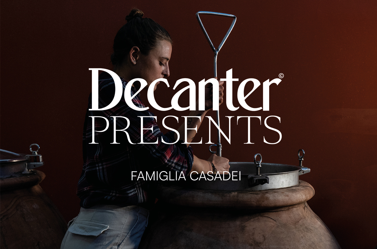 Elena Casadei and amphora