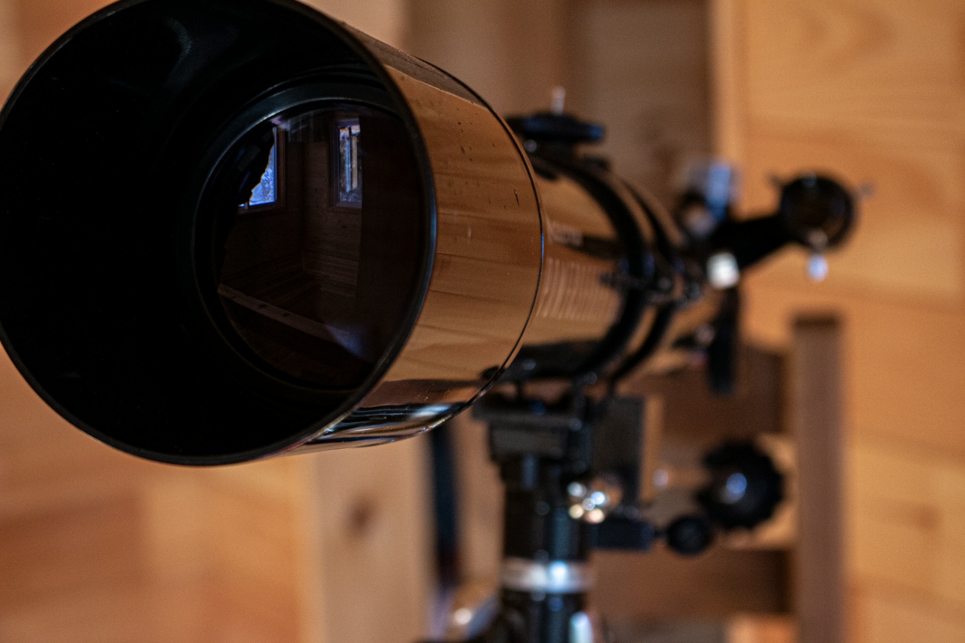 Close-up shot of a telescope lens via Unsplash/Jennifer Lim