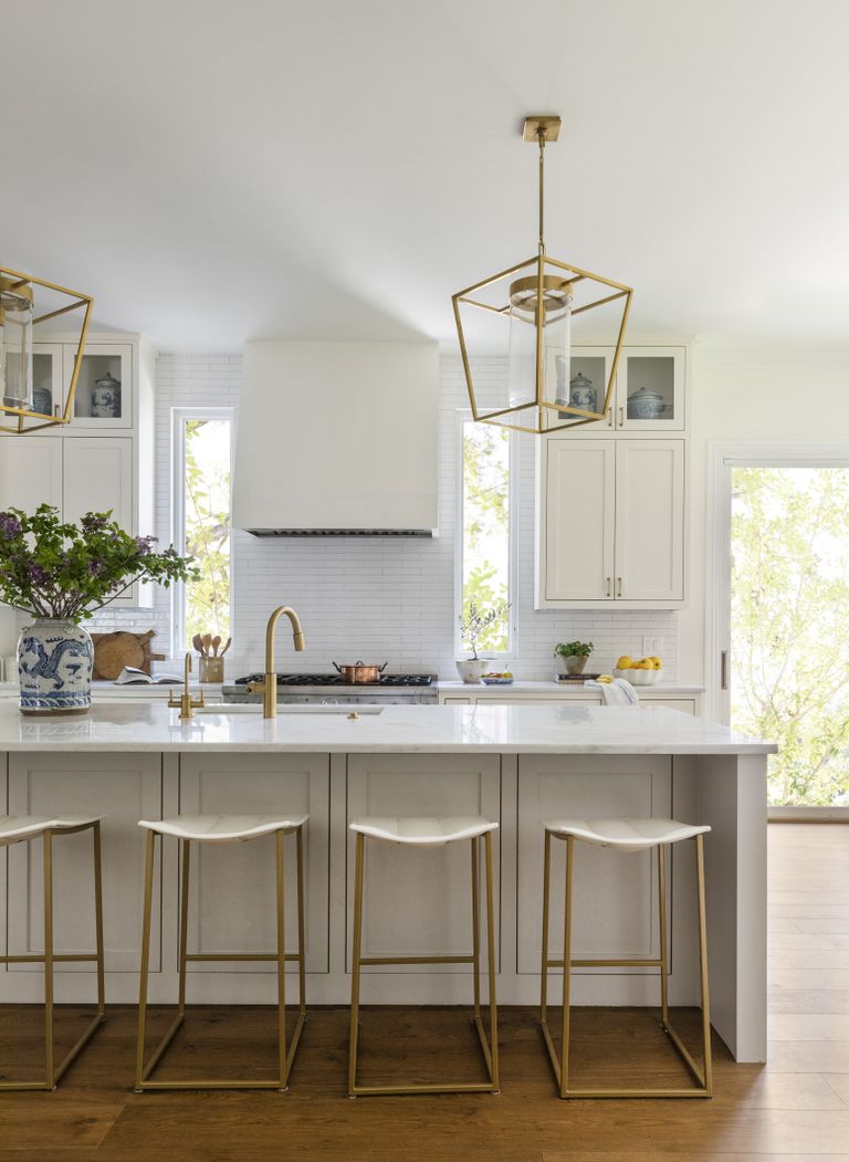 Should a kitchen island have seating? Experts' tips and warnings ...