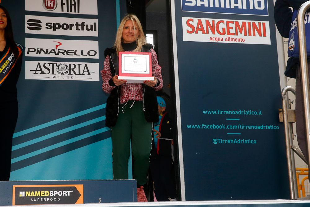 Anna Scarponi presented the stage winner's prize after stage 5 at Tirreno-Adriatio