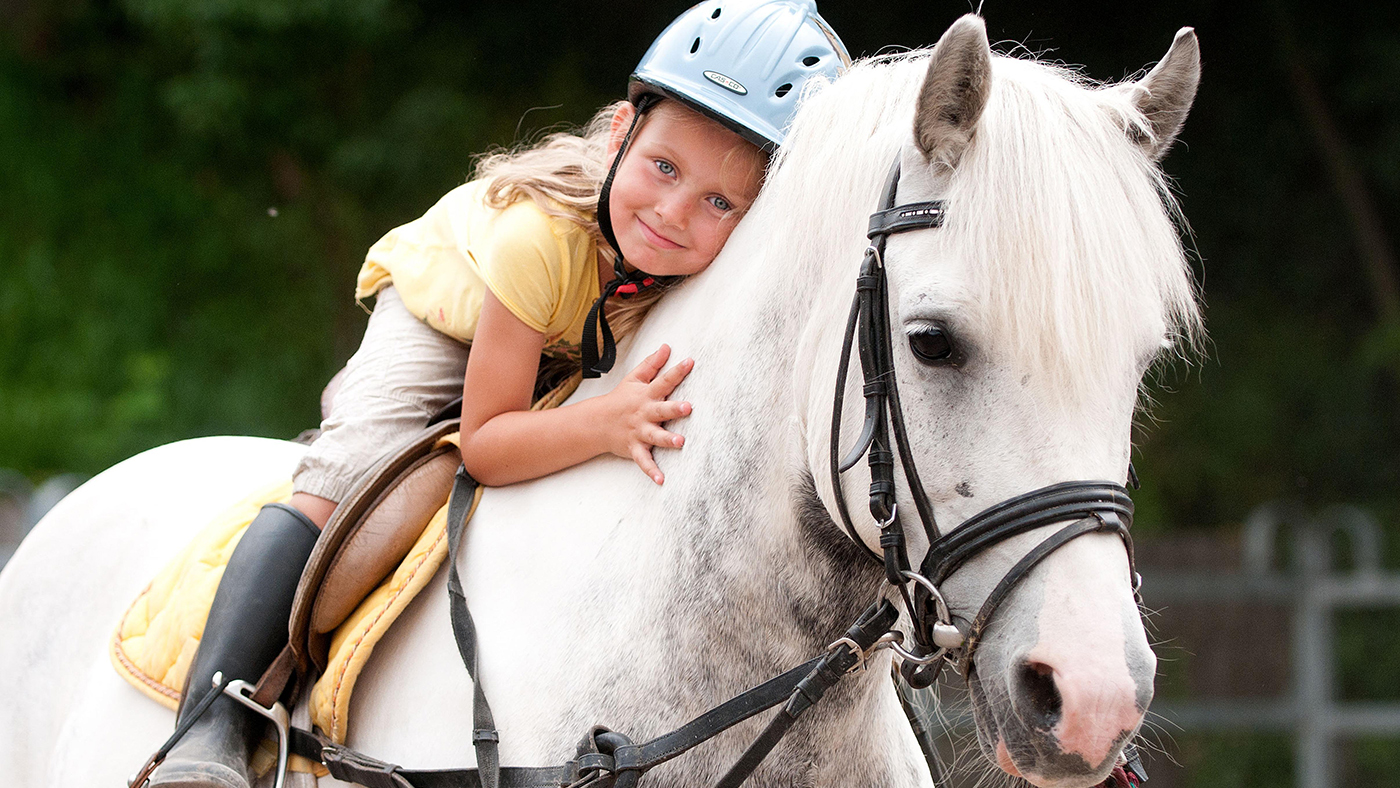 Horse &amp; Hound reader issue: girl with her pony