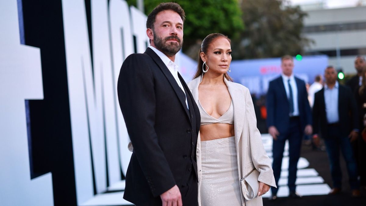 How Ben Affleck And Jennifer Lopez Are Reportedly Feeling After Finally Purchasing Their New Home