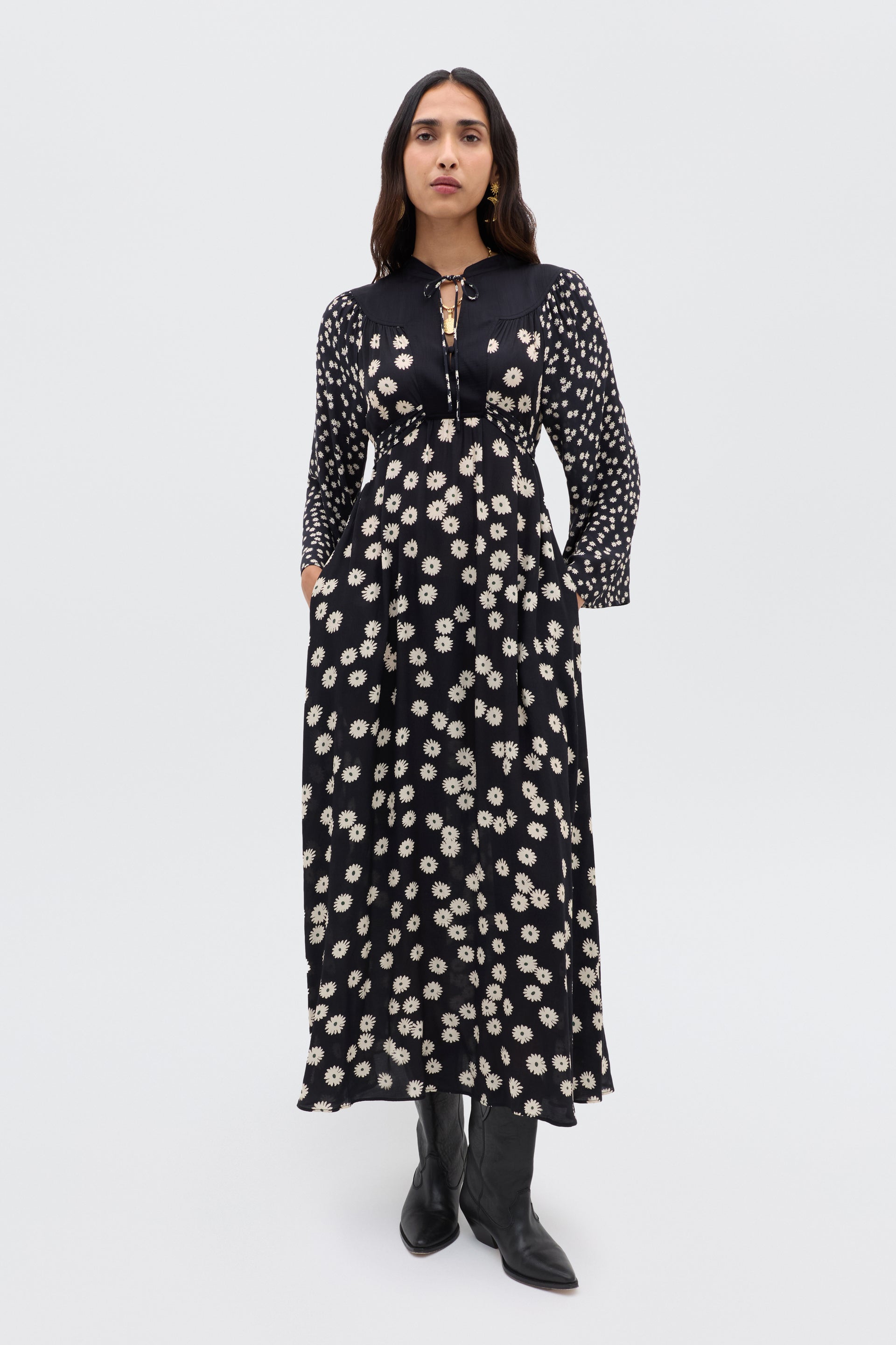 Anela - Daisy Mix Black