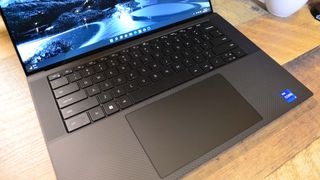 The carbon fiber palm rests of the Dell XPS 15 (2022)
