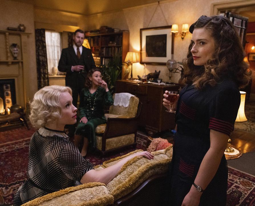 TV tonight Will James tell Helen his news?