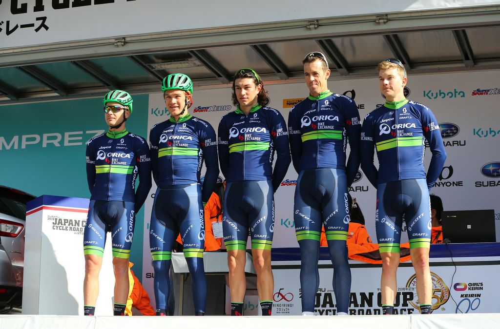 Rob Power, middle, with the Orica-BikeExchange team at the Japan Cup