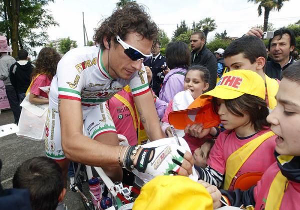 Italian champion Filippo Pozzato (Katusha) signs autographs before stage nine.