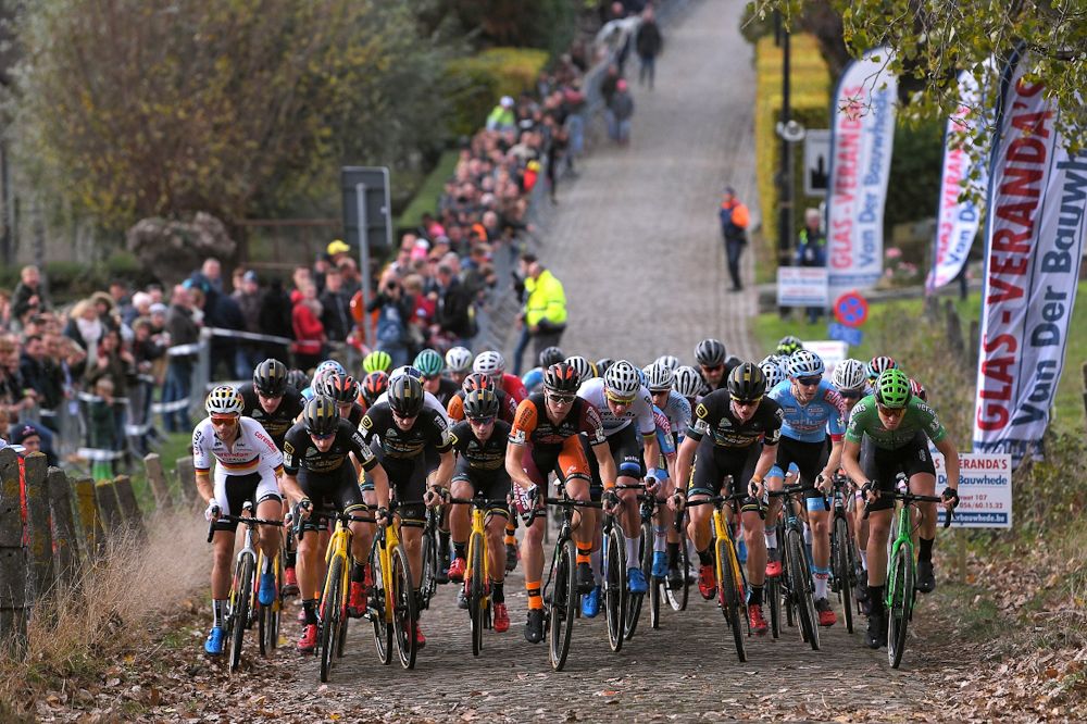 The elite men get underway at Koppenbergcross
