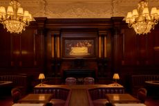 simpsons in the strand review