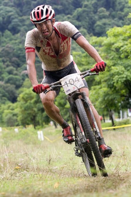 Kohei Yamamoto (Specialized Racing) leads the race