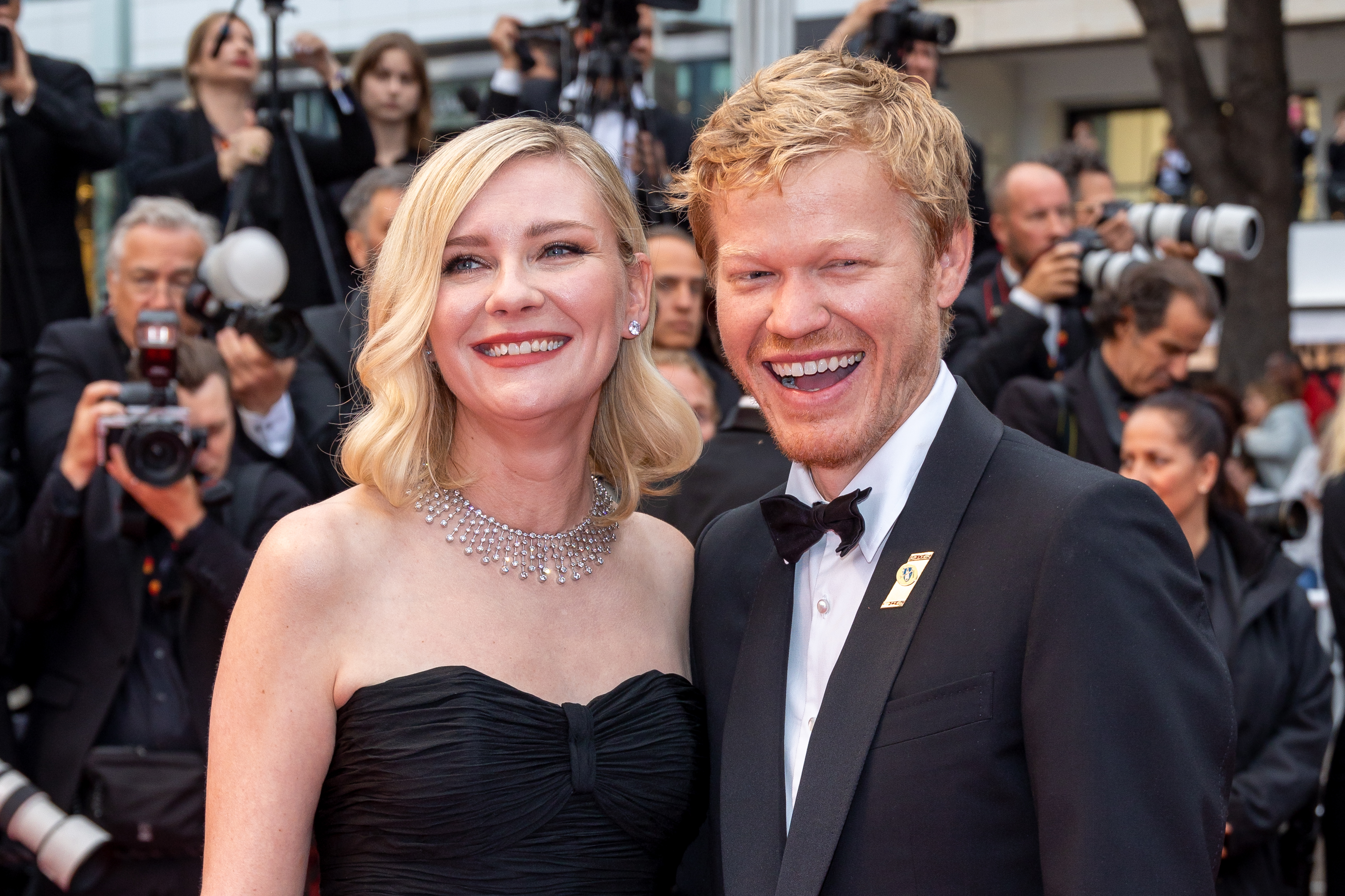 secret - Jesse Plemons and Kirsten Dunst