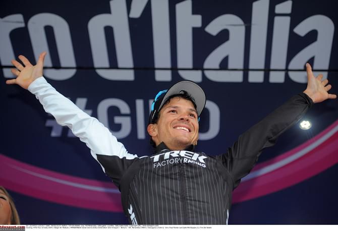 Julian Arredondo salutes the crowds after his stage 18 win