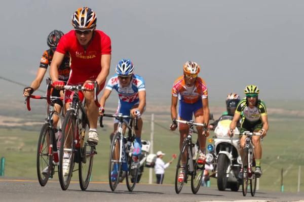 Jiao Pengda (China) leads the break away group.