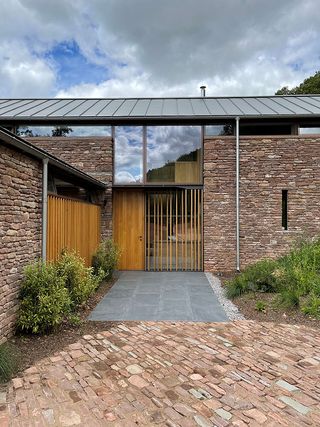 kerb appeal contemporary house