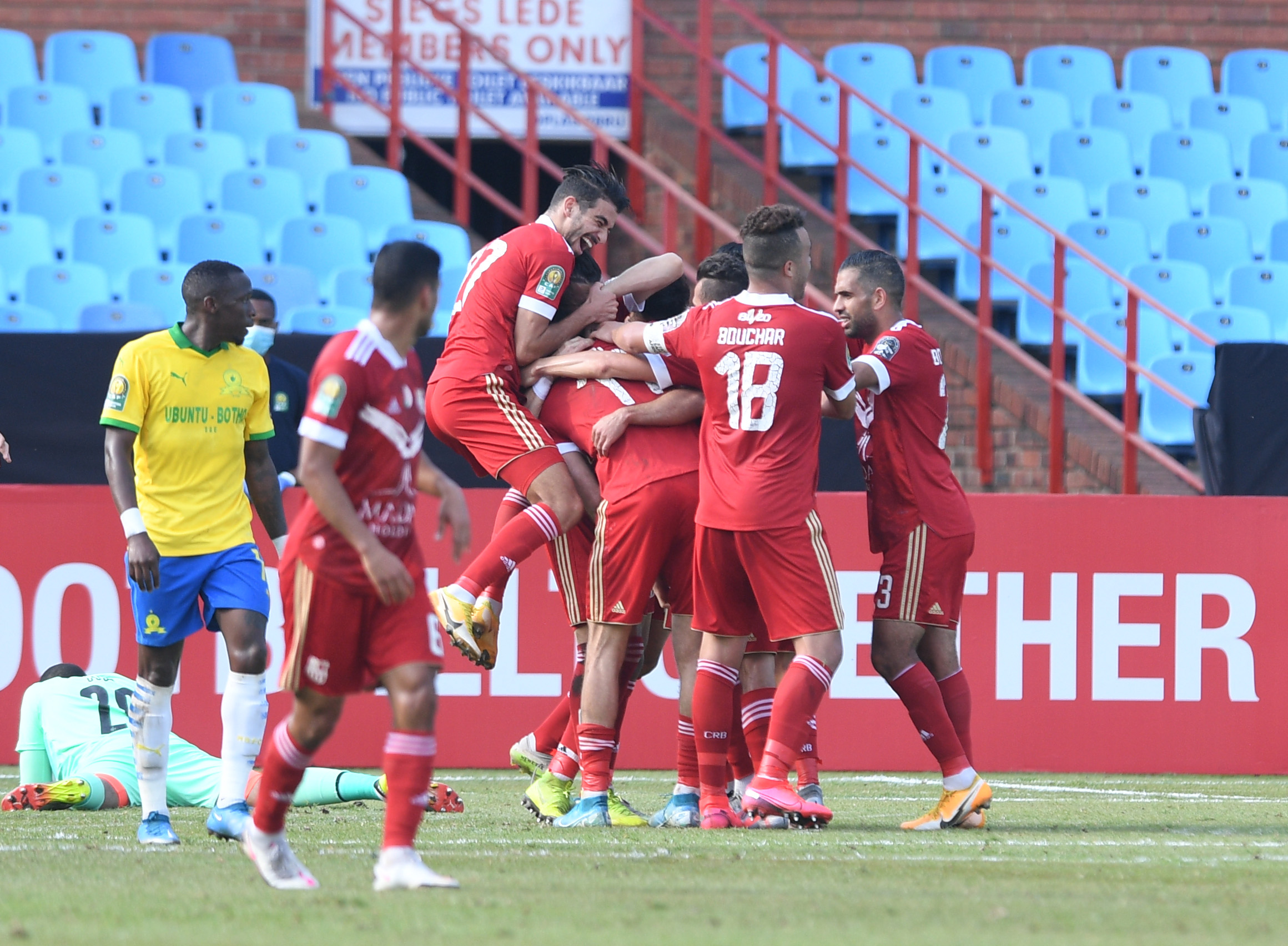 Amir Sayoud celebrates goal with teammates