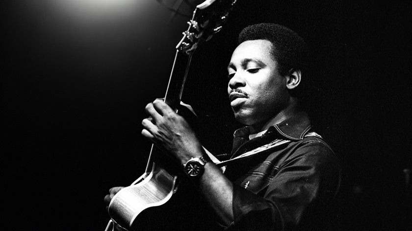 Photo of George Benson circa 1976 playing guitar