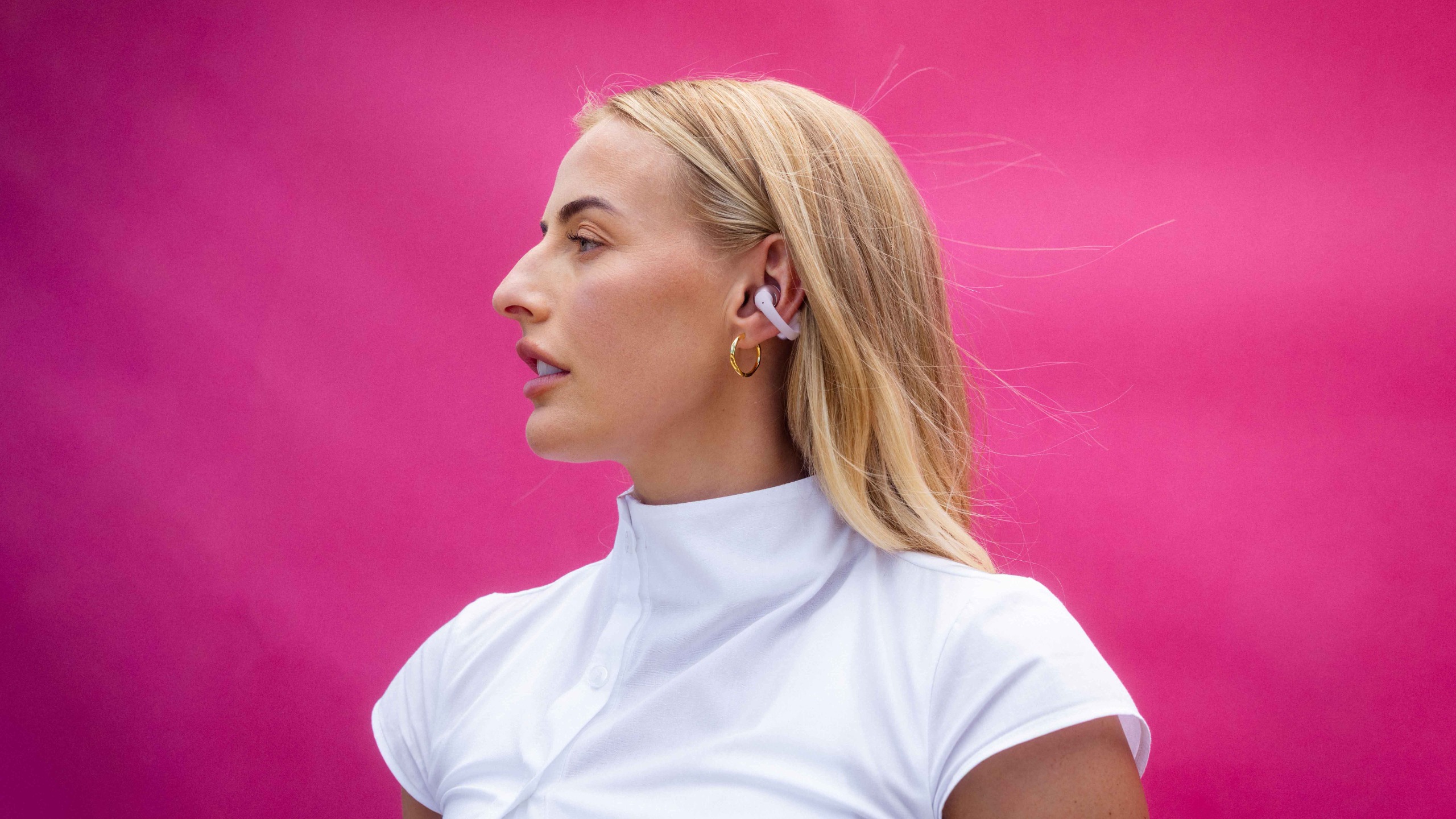 Shokz x Chloe Kelly Limited Edition Clutch OpenDots 2