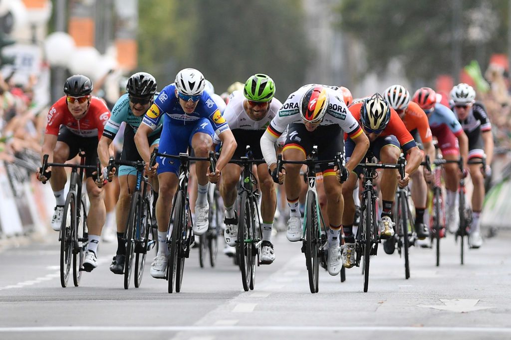 Alvaro Hodeg (Quick-Step Floors) edges out Pascal Ackermann (Bora-Hansgrohe)