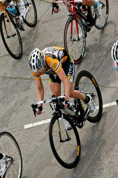 Amber Neben (HTC-Highroad) sitting in the bunch