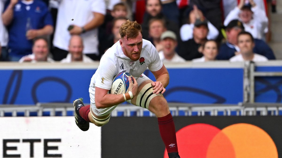 Ollie Chessum of England scores a try ahead of the England vs Fiji live stream 