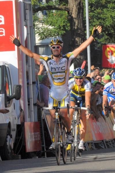 Henderson celebrates his win.