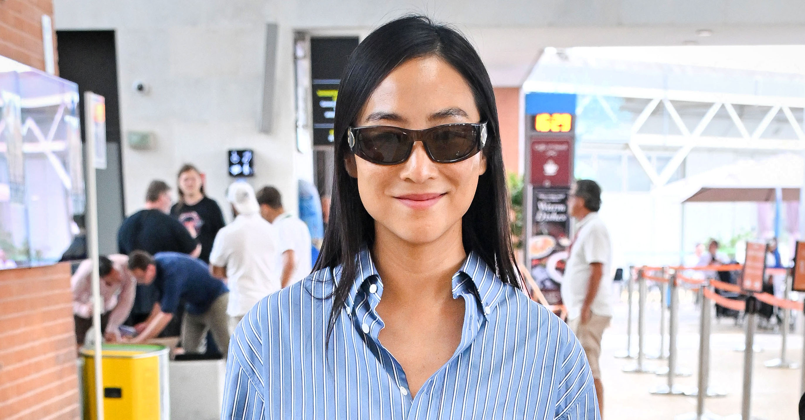 Wear These Shirt and Shoe Trends at the Airport to Look Chic