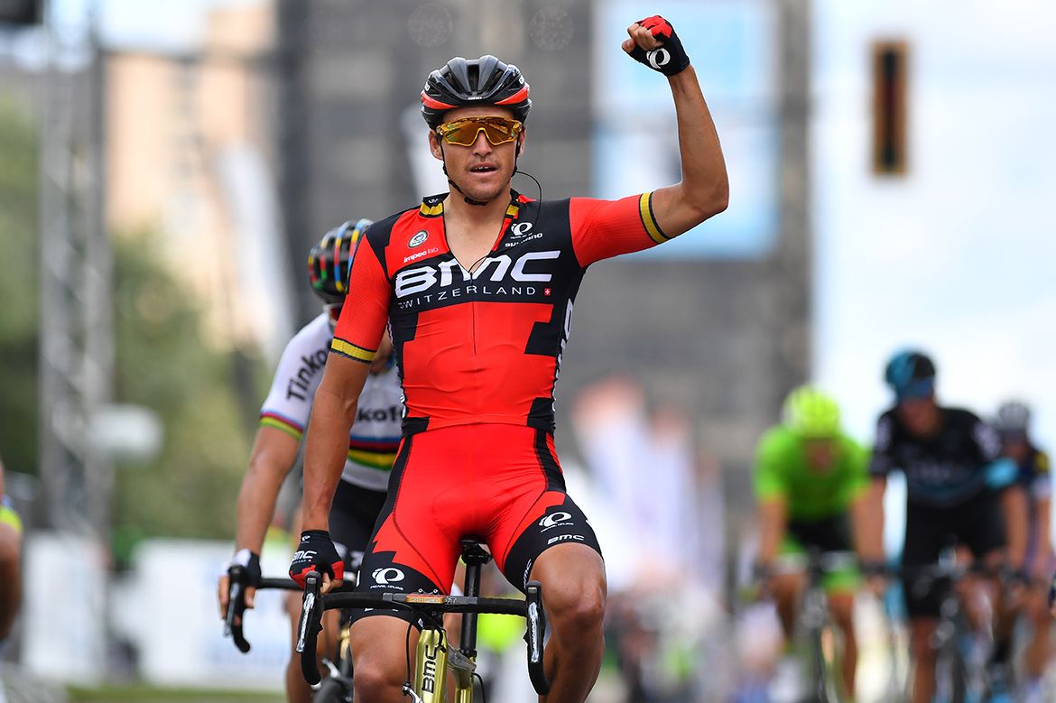 Greg Van Avermaet (BMC) gets the better of Peter Sagan, reversing the GP Quebec result from Friday