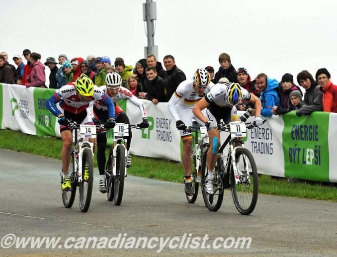 Simon Stiebjahn (Team Bulls leading)
