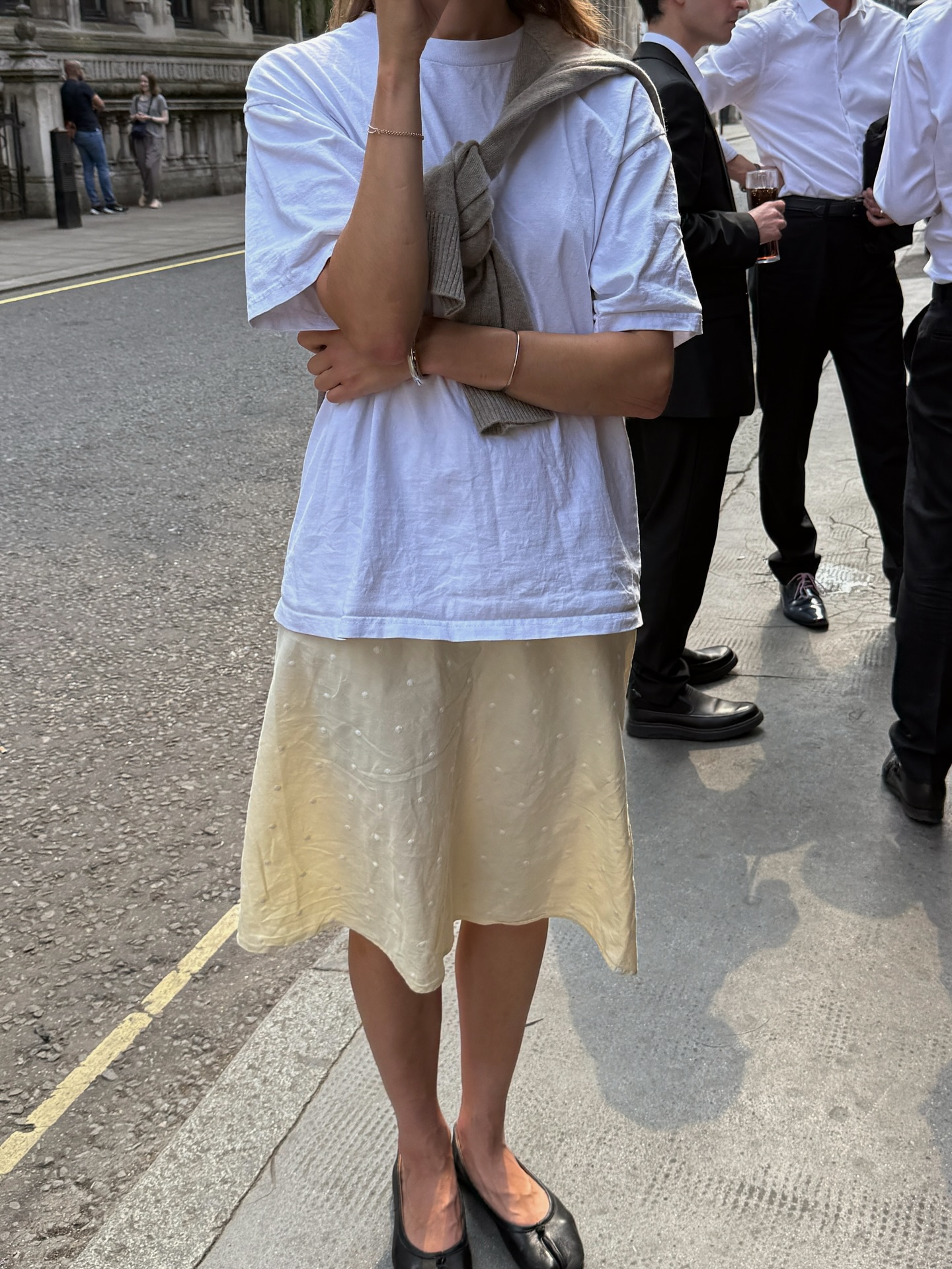 Best knee-length skirts: @poppyalmond wears a knee-length yellow skirt with ballet flats