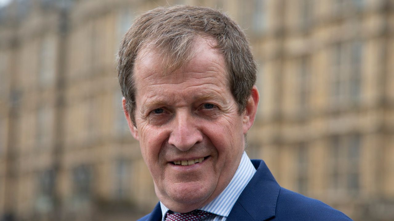 Alistair Campbell, former Downing Street Press Secretary on College Green on 24th May 2019 in London, England, United Kingdom. Today&#039;s announcement by Britain&#039;s Prime Minister to step down on the 7th June has started a leadership race in the Conservative Party. (photo by Claire Doherty/In Pictures via Getty Images Images)