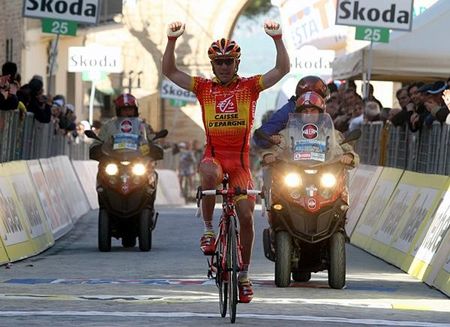 Spanish Champion Joaquím Rodríguez (Caisse d'Epargne), 28, wins on top of Montelupone ahead of Danilo Di Luca (LPR Brakes) and moves into third overall