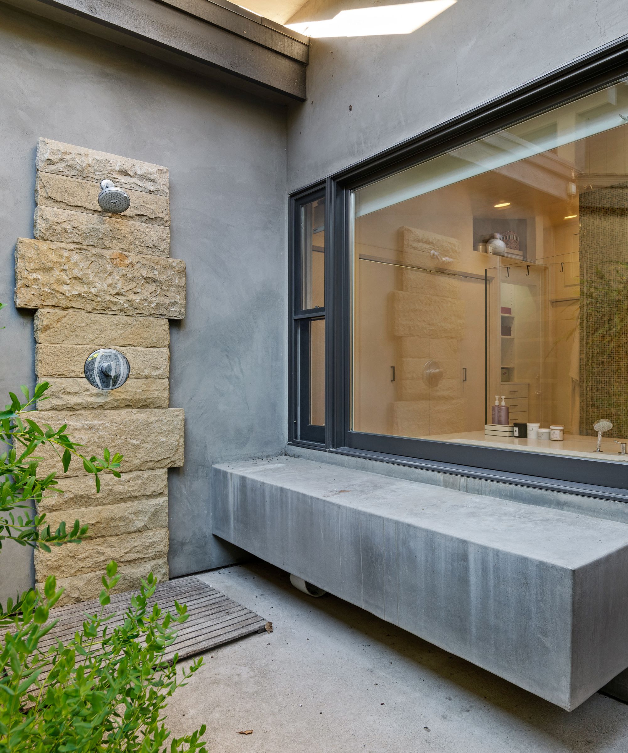 Jane Russell&#039;s outdoor shower