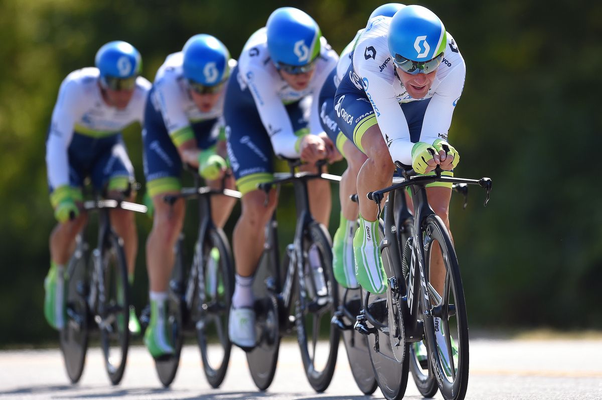 Svein Tuft takes a pull on the front