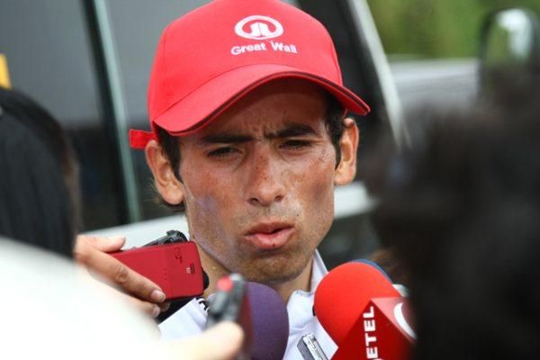 Janier Acevedo (Greatwall-Indeportes Antioquia) speaks to the media after winning the time trial and assuming the race lead.